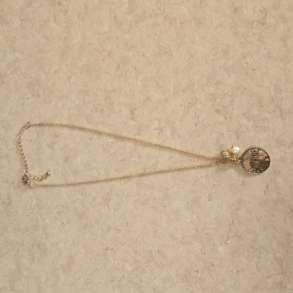 Women's gold "So Fine" necklace with a pinapple and pearl